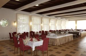Hunguest Grandhotel Galya. Wellness sz&aacute;lloda az orsz&aacute;g tetej&eacute;n. &Eacute;tterem, rendezv&eacute;nyhelysz&iacute;n &eacute;s esk&uuml;v�i helysz&iacute;n.