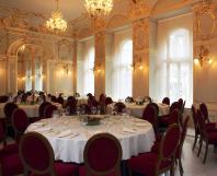 Kast&eacute;lyspecialista. Kast&eacute;ly sz&aacute;lloda, kast&eacute;lyhotel, kast&eacute;ly&eacute;tterem, kast&eacute;lym&uacute;zeum. Palota, k&uacute;ria, udvarh&aacute;z &eacute;s villa.